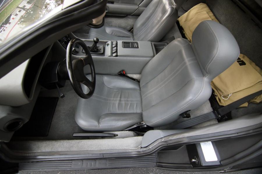 Интерьер DeLorean DMC-12 in Black 1981 года  (фото 81 из 207)